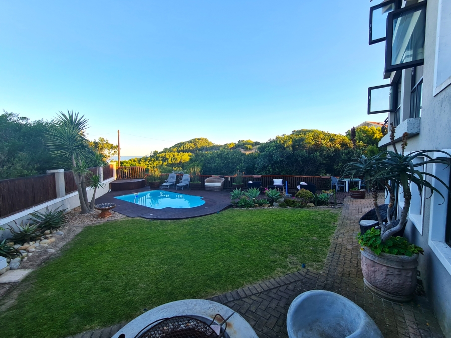 8 Bedroom Property for Sale in Paradise Beach Eastern Cape